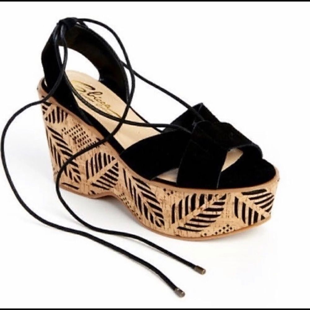 NWOT - Sbicca Staycation Printed Platform Wedges